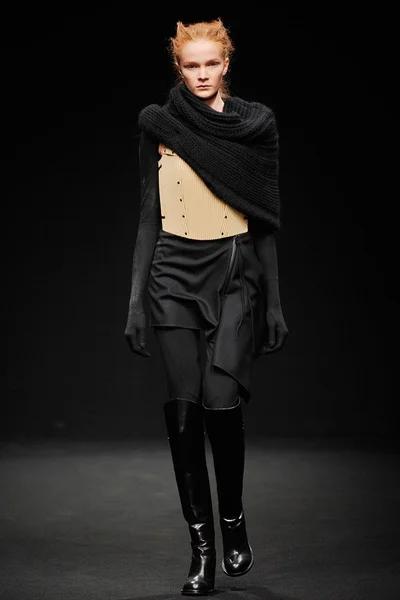 Look 10
